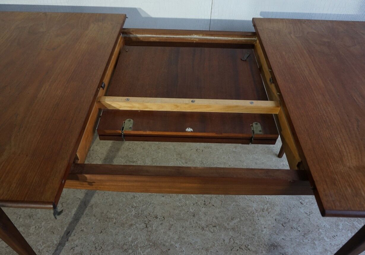 Louis van Teeffelen for Webe - Extendable teak dining table