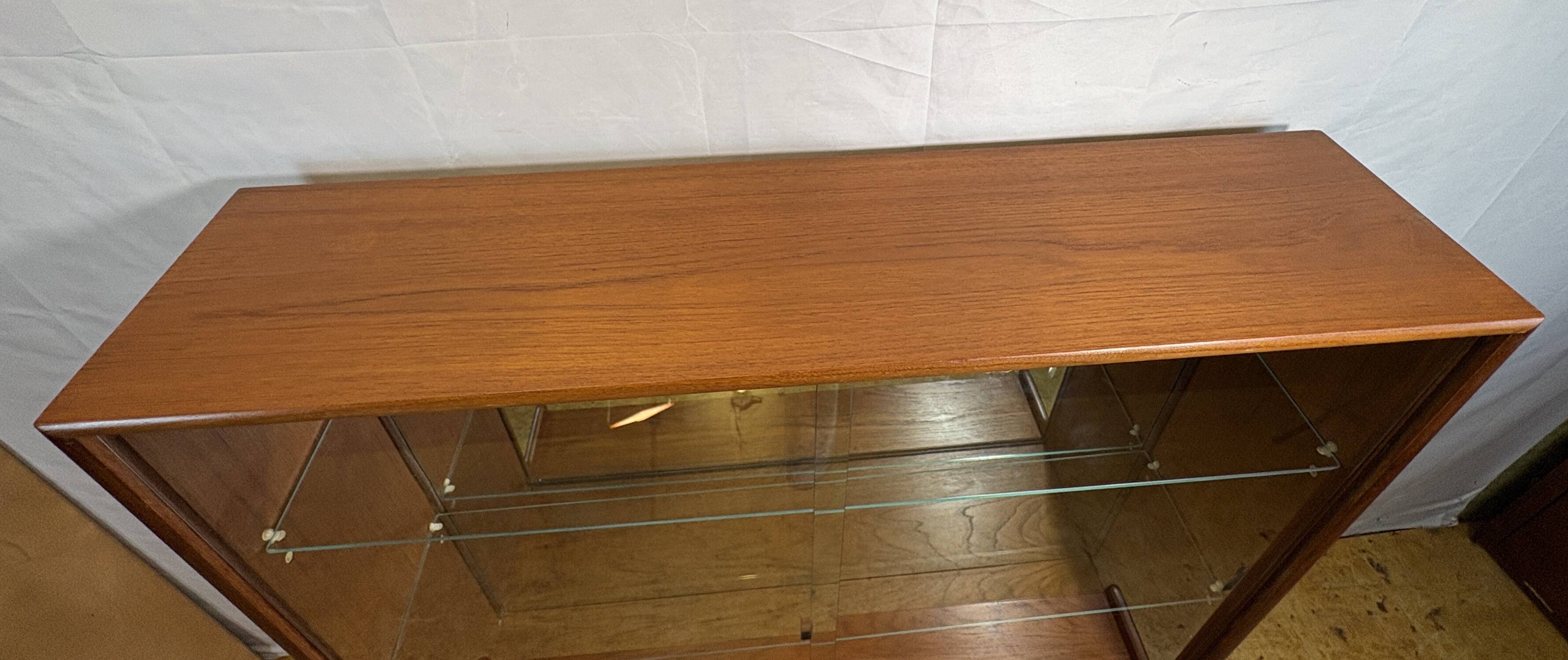 Mid-Century Vintage Turnidge of London Teak Display Cabinet (1960s–1970s)