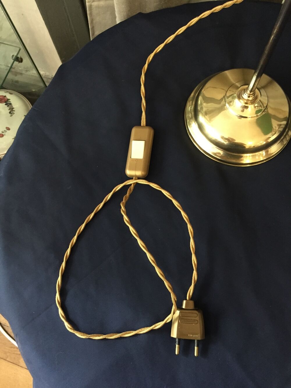 Lampe de bureau lampe d'appoint lampe de lecture quinquet laiton tulipe opaline