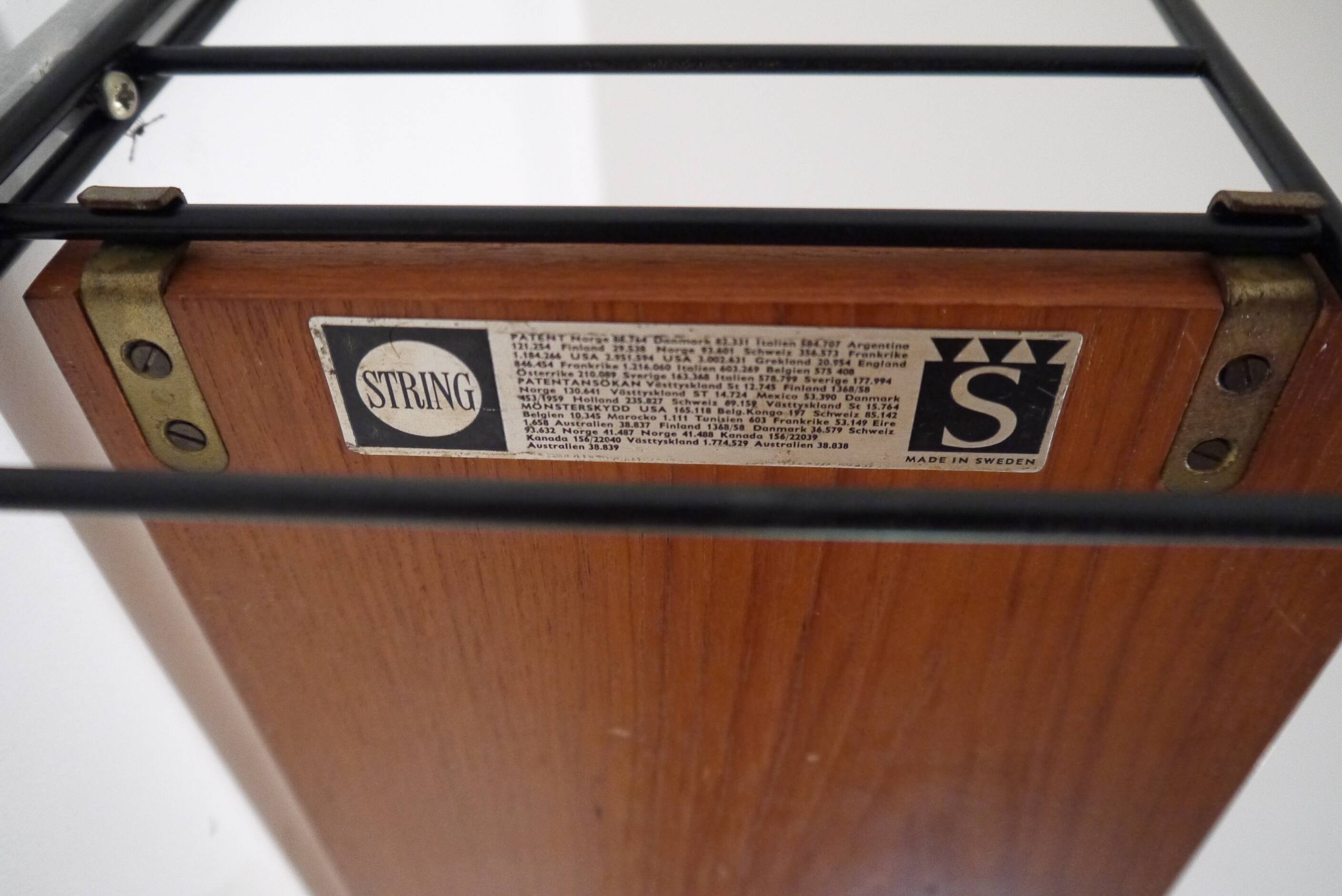Systeme d'étageres String en teck 1960