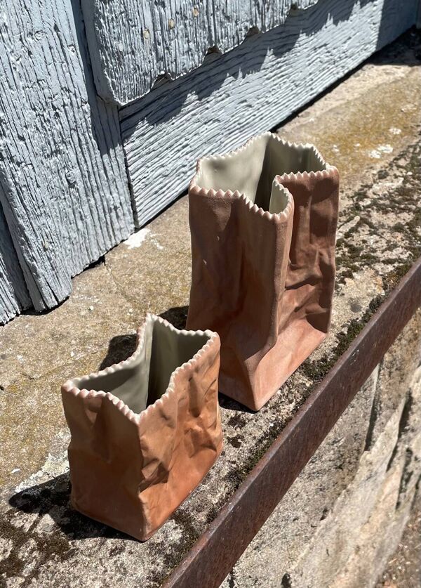 2 vases en forme de sac en papier de Tapio Wirkkala pour Rosenthal