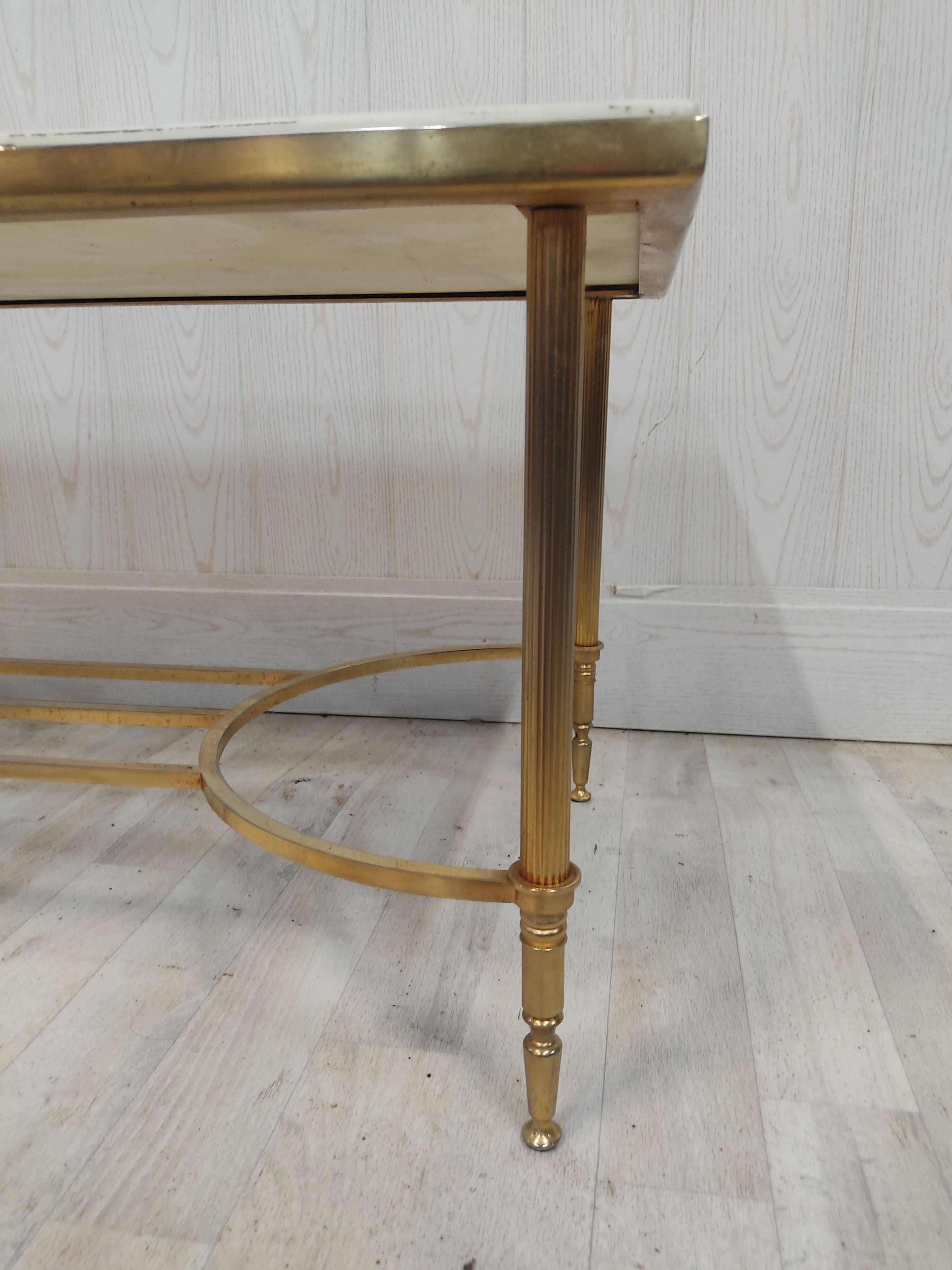 Table basse marbre blanc et métal doré