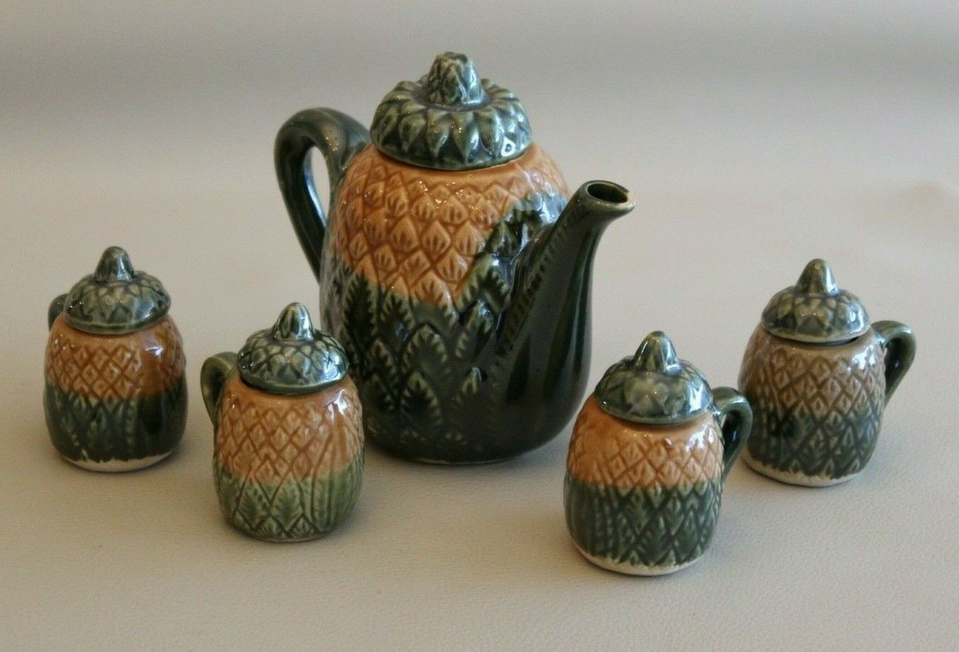 Tea and coffee service 4 cups with lid + teapot 0.5L vegetable form