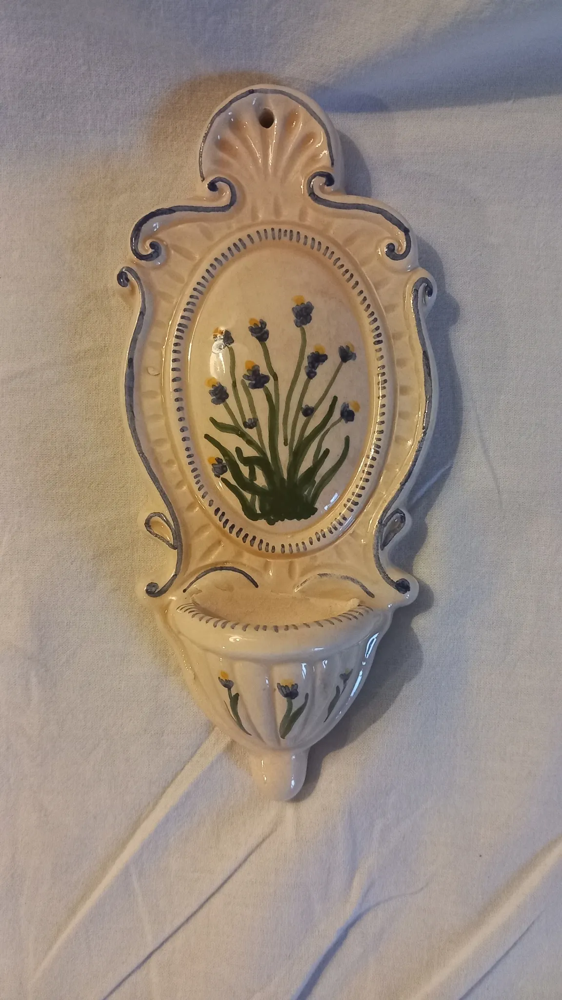 Vintage wall-mounted holy water font in Italian majolica – CAFF Gubbio 20cm