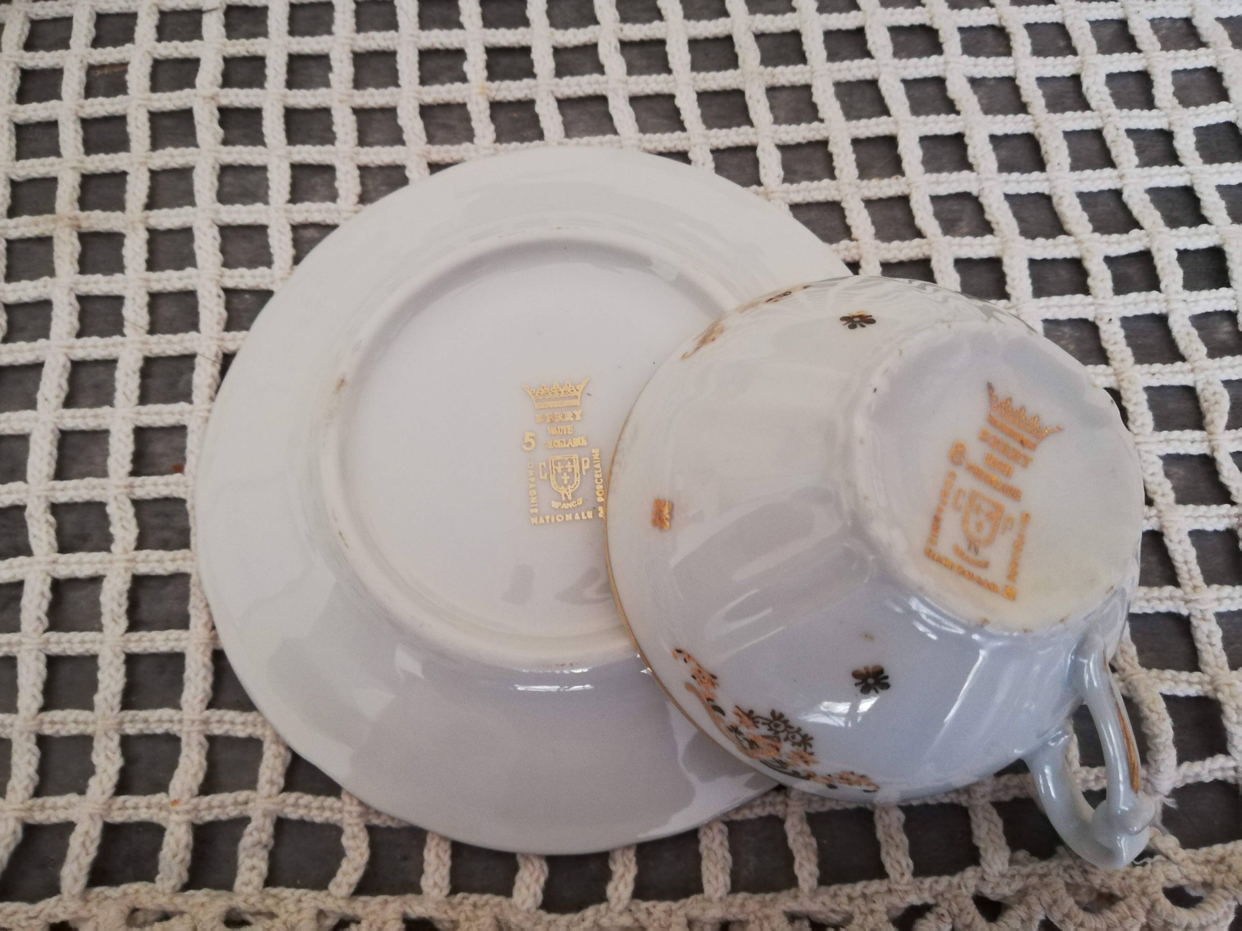 Set of 3 Berry high porcelain cups and saucers