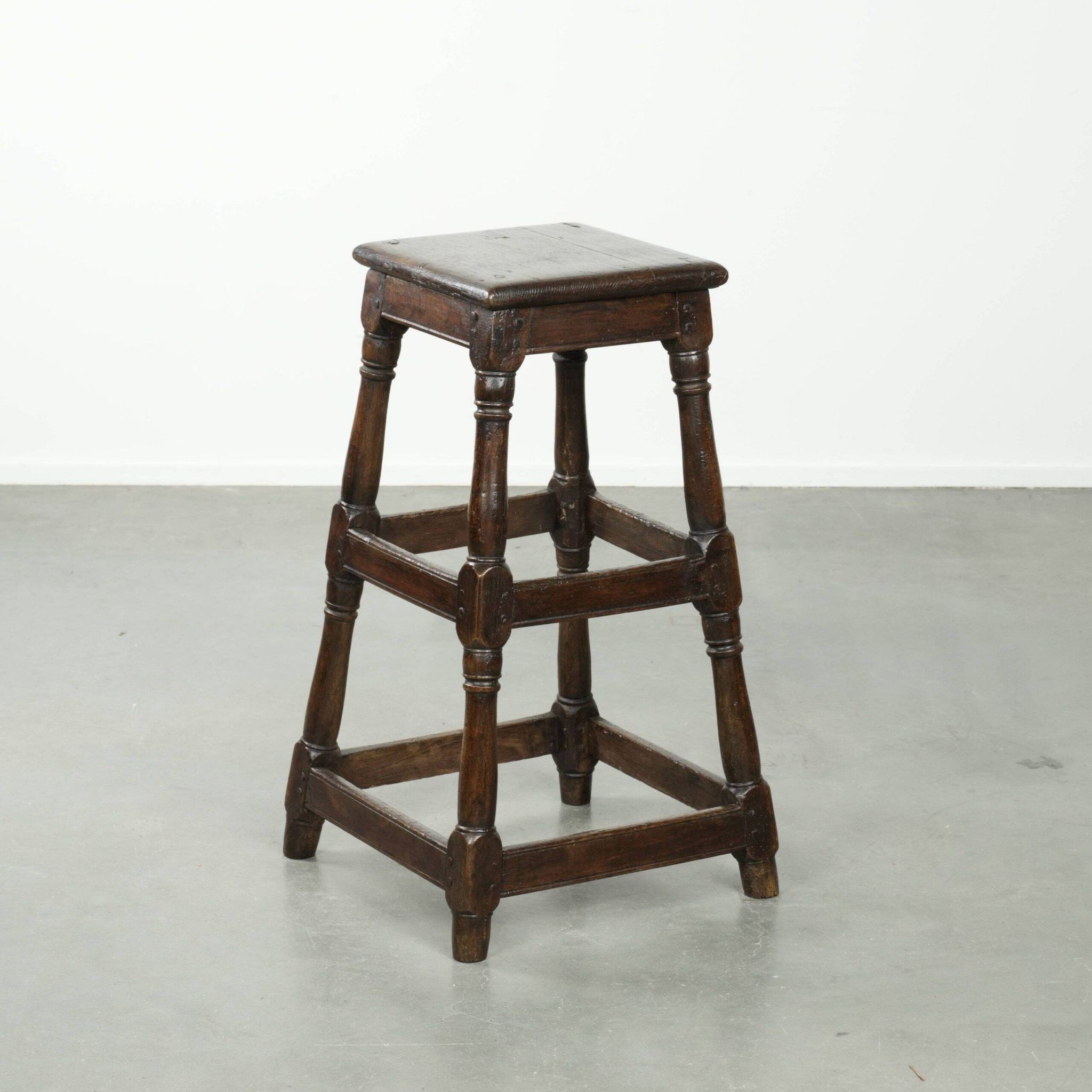 Tabouret en chêne anglais ancien / tabouret à joints du XVIIIe siècle