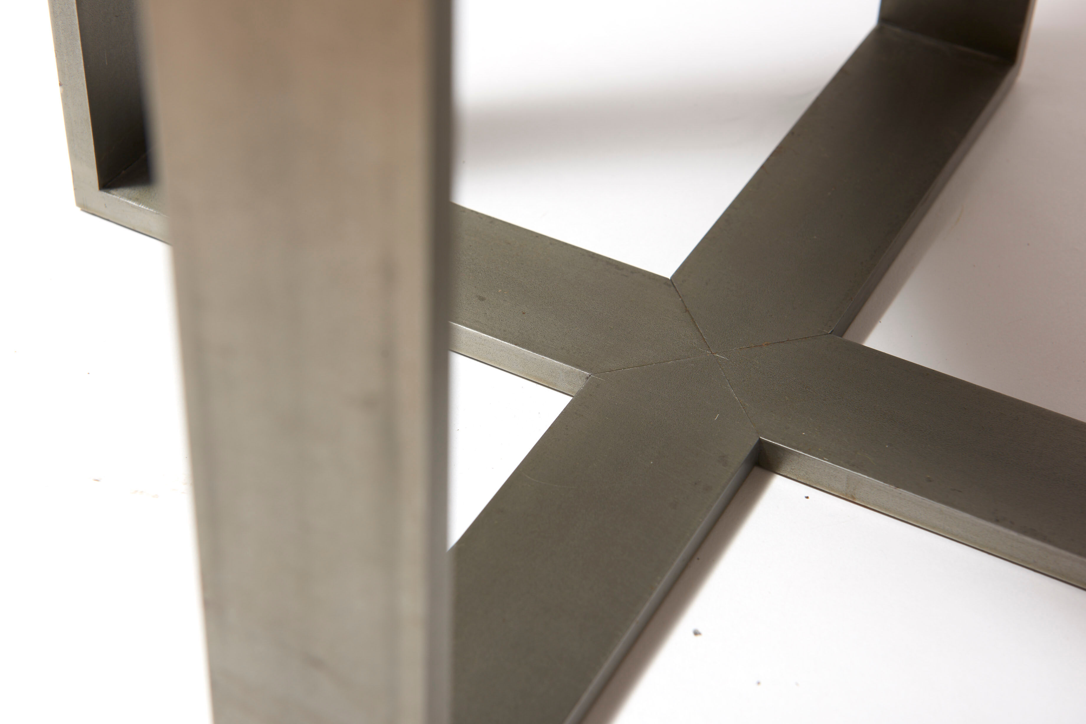Art-deco style side table in palm wood and steel base