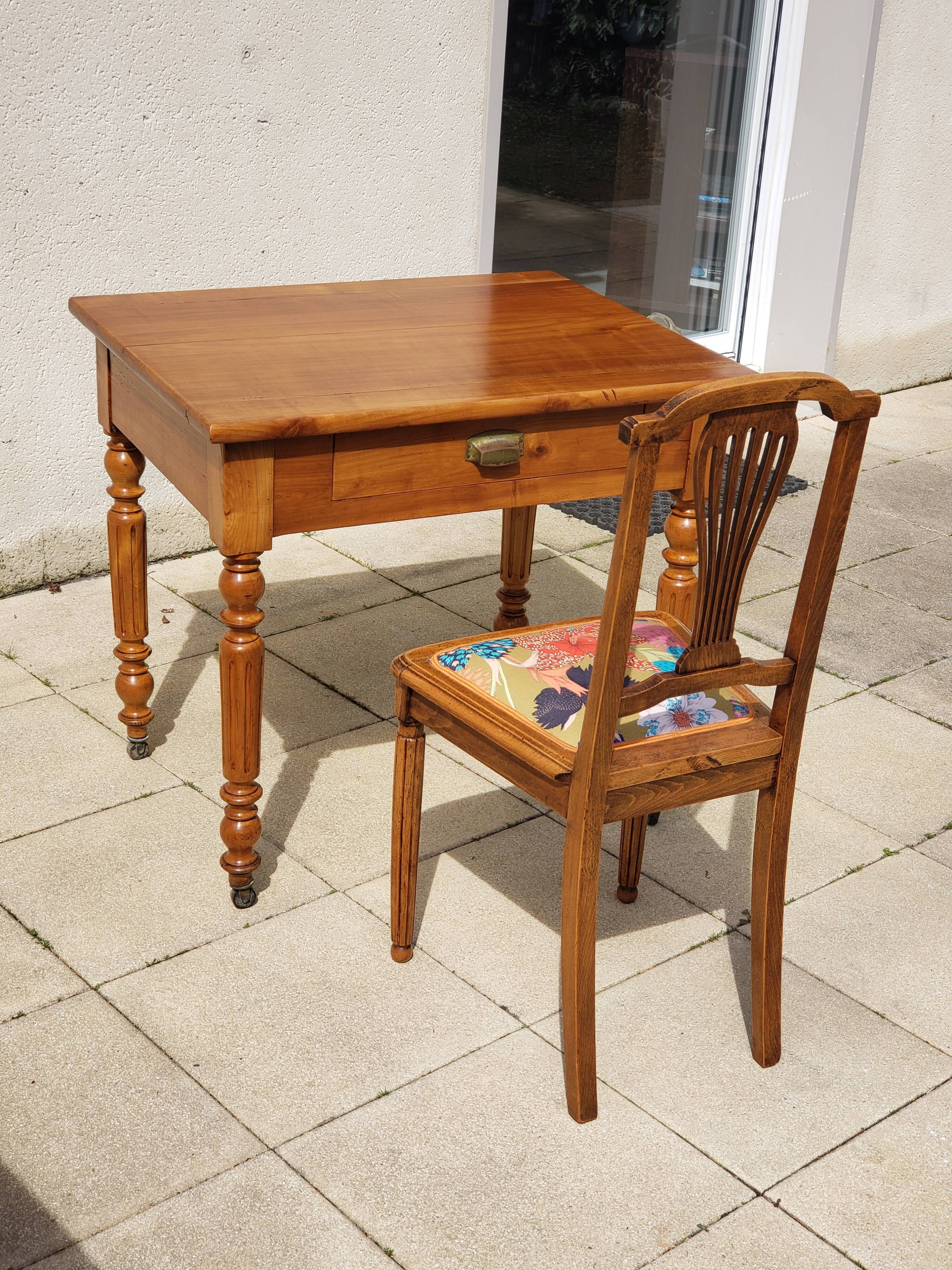 Side table or small desk with chair