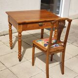 Table d'appoint ou petit bureau avec sa chaise