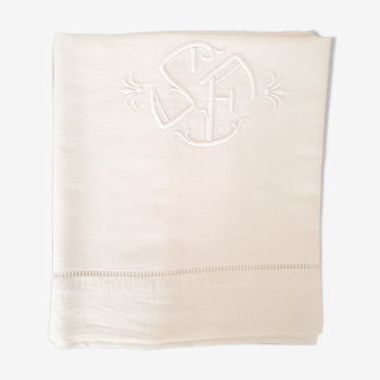 Drap ancien brodé monogramme SF avec jours de venise