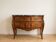 Commode galbée Louis XV en bois de rose et marbre