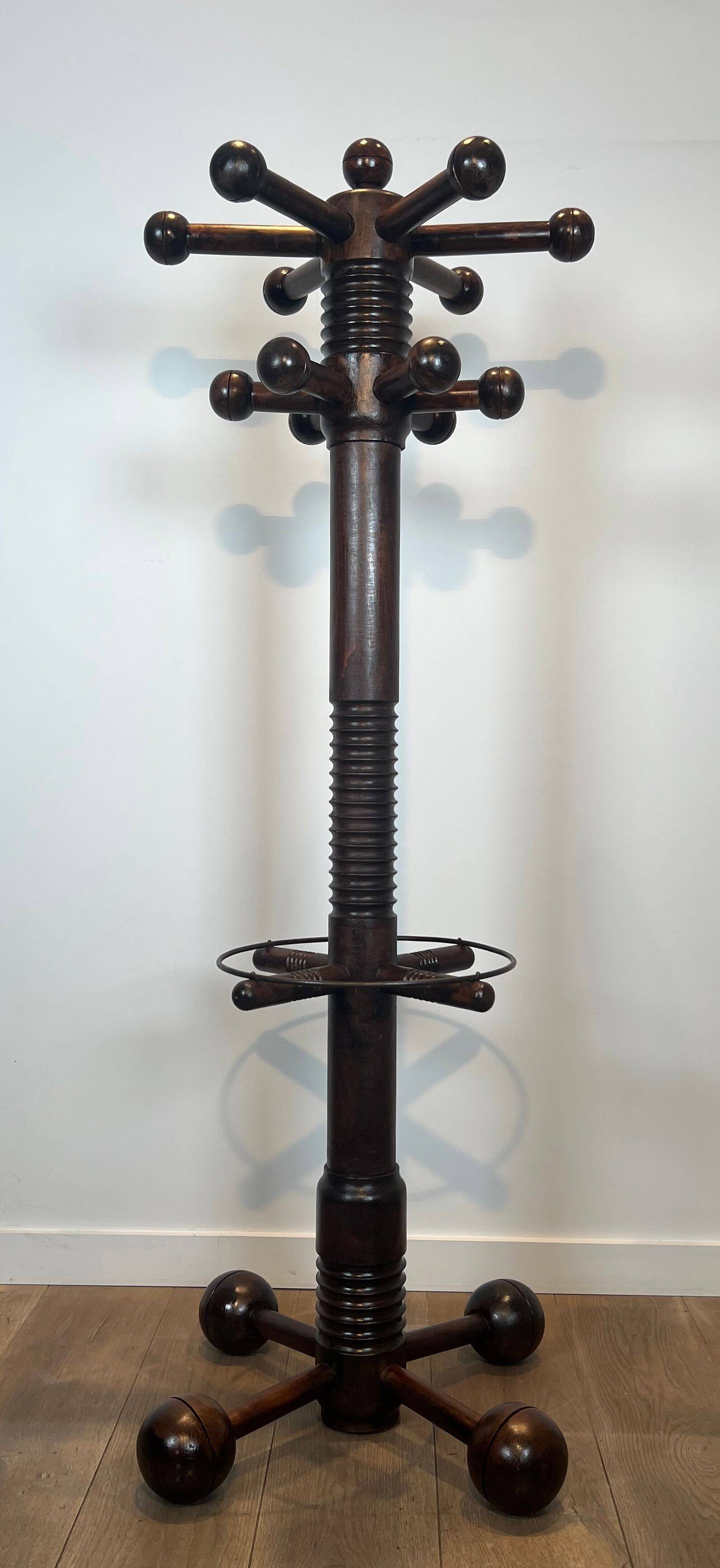 Portemanteau brutaliste en chêne sculpté de Charles Dudouyt