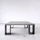 Table basse minimaliste en béton ciré et acier massif 1m20x1m20