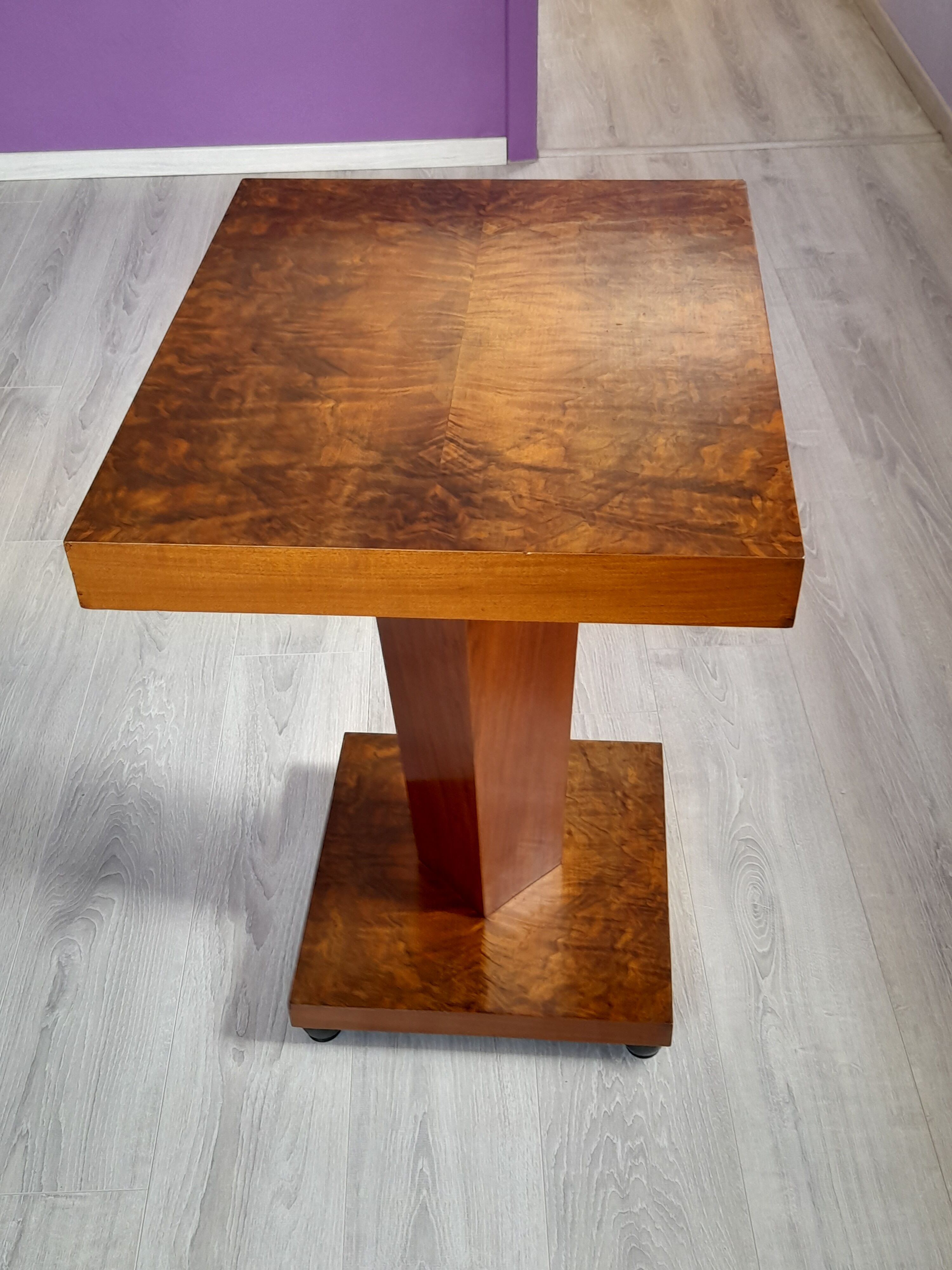 Art Deco pedestal table
