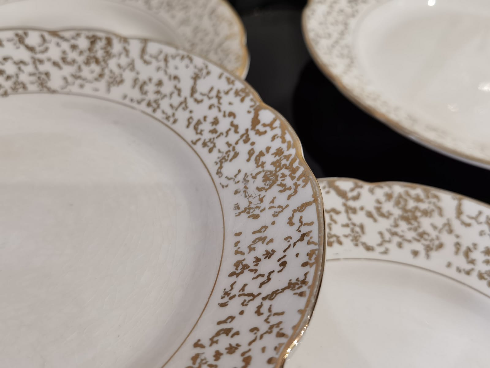White and golden dessert plates Villeroy and Boch