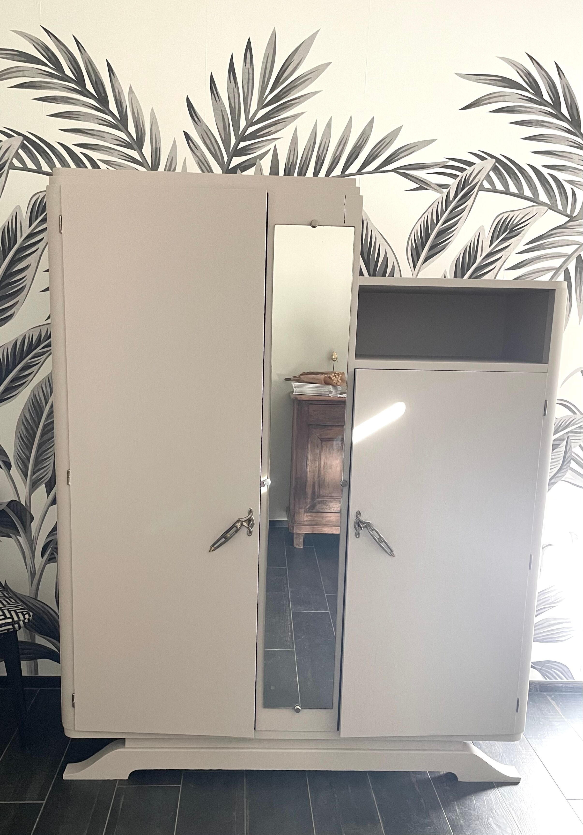 Armoire asymétrique