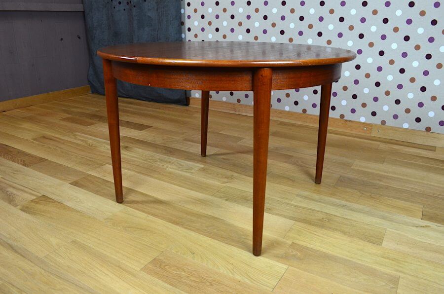 Scandinavian design round table in teak 1960