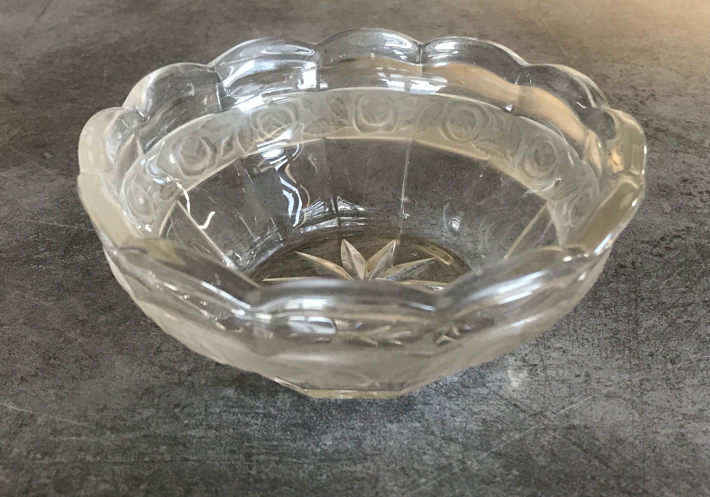 Cup in glass with decoration of frieze floral frosted art deco