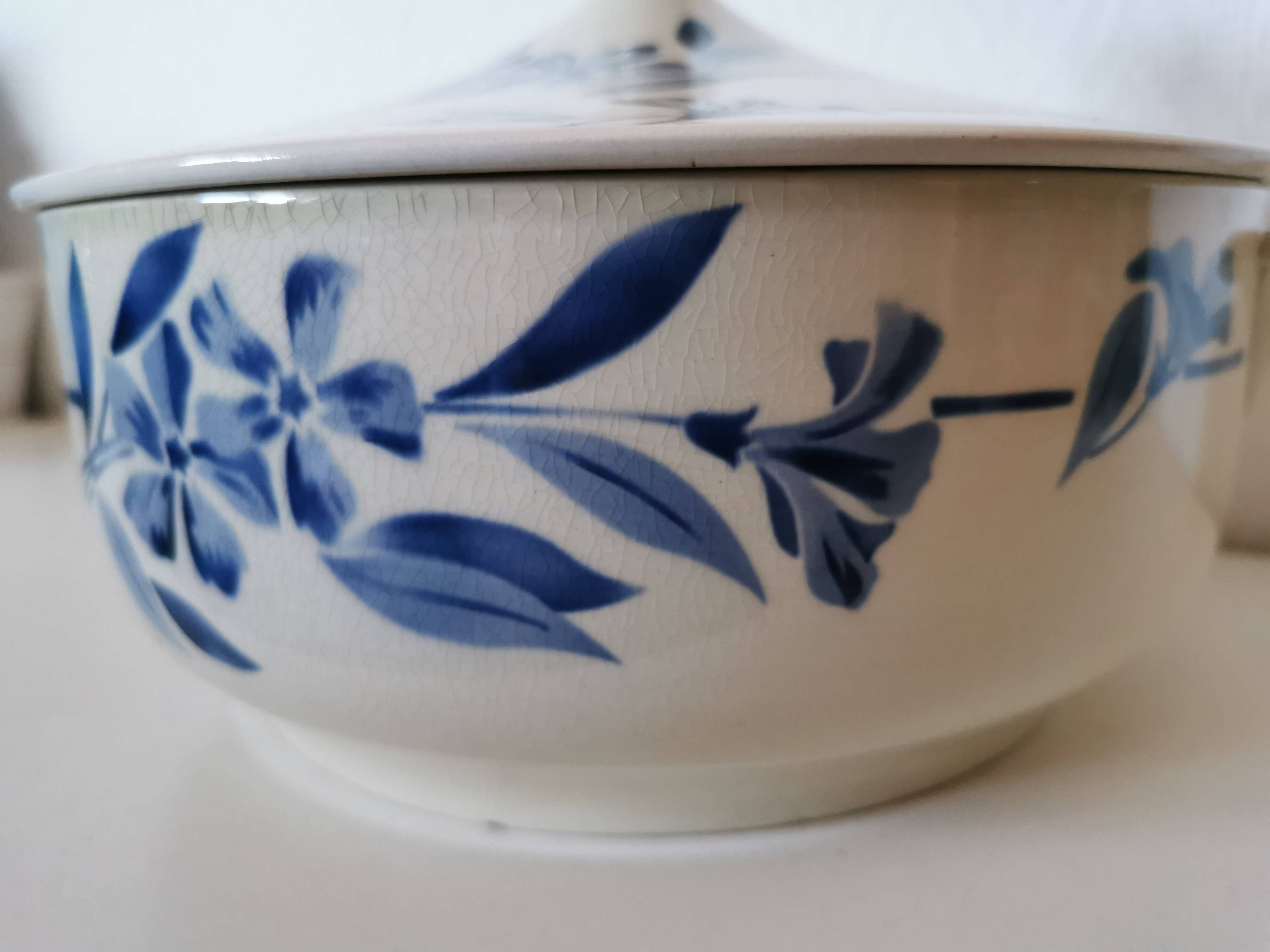 Creil and Montereau ceramic soup tureen with blue flower pattern