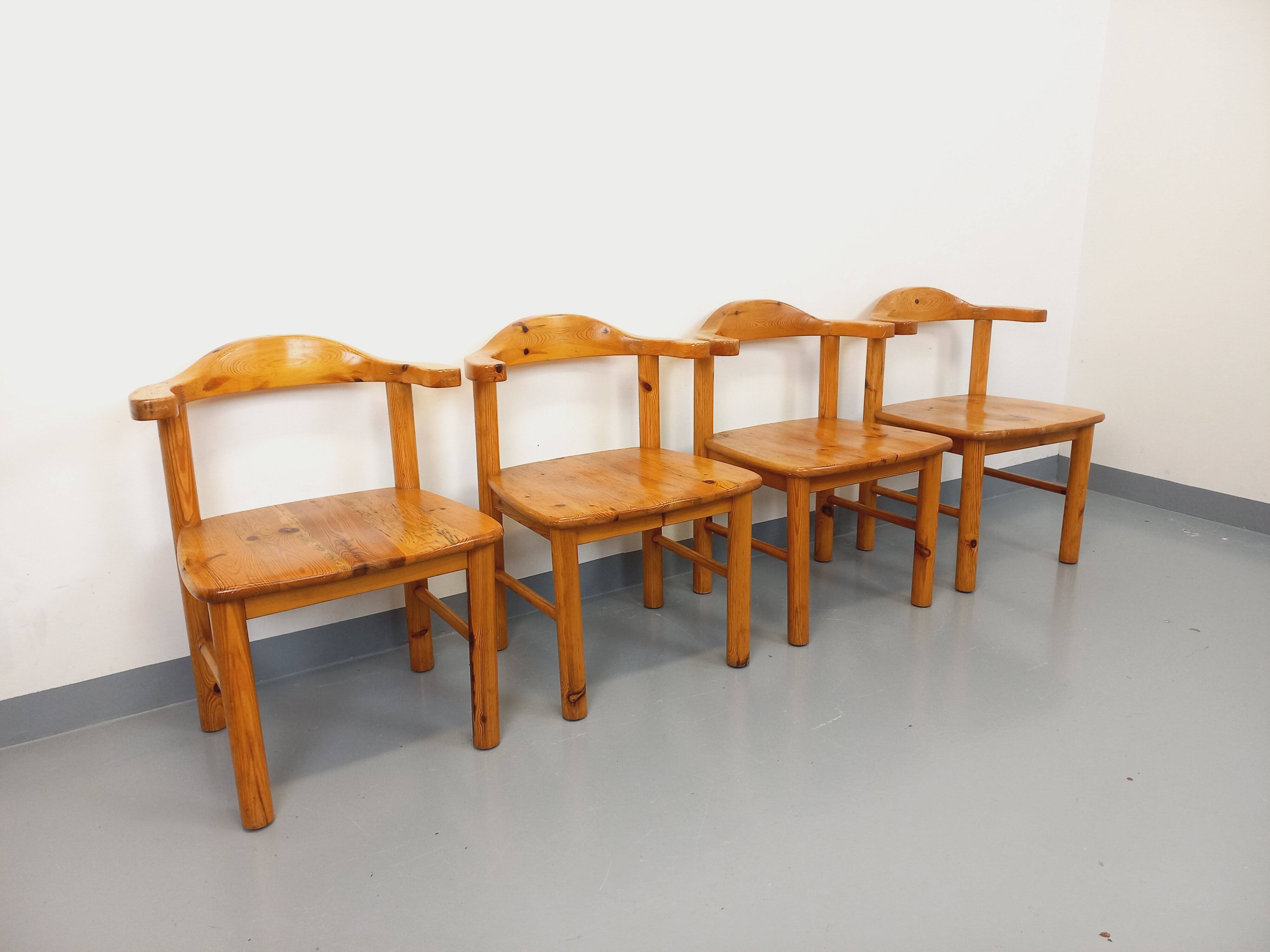 Set of 4 armchairs in pine from the 60s and 70s