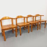 Suite de 4 fauteuils en pin des années 60 70