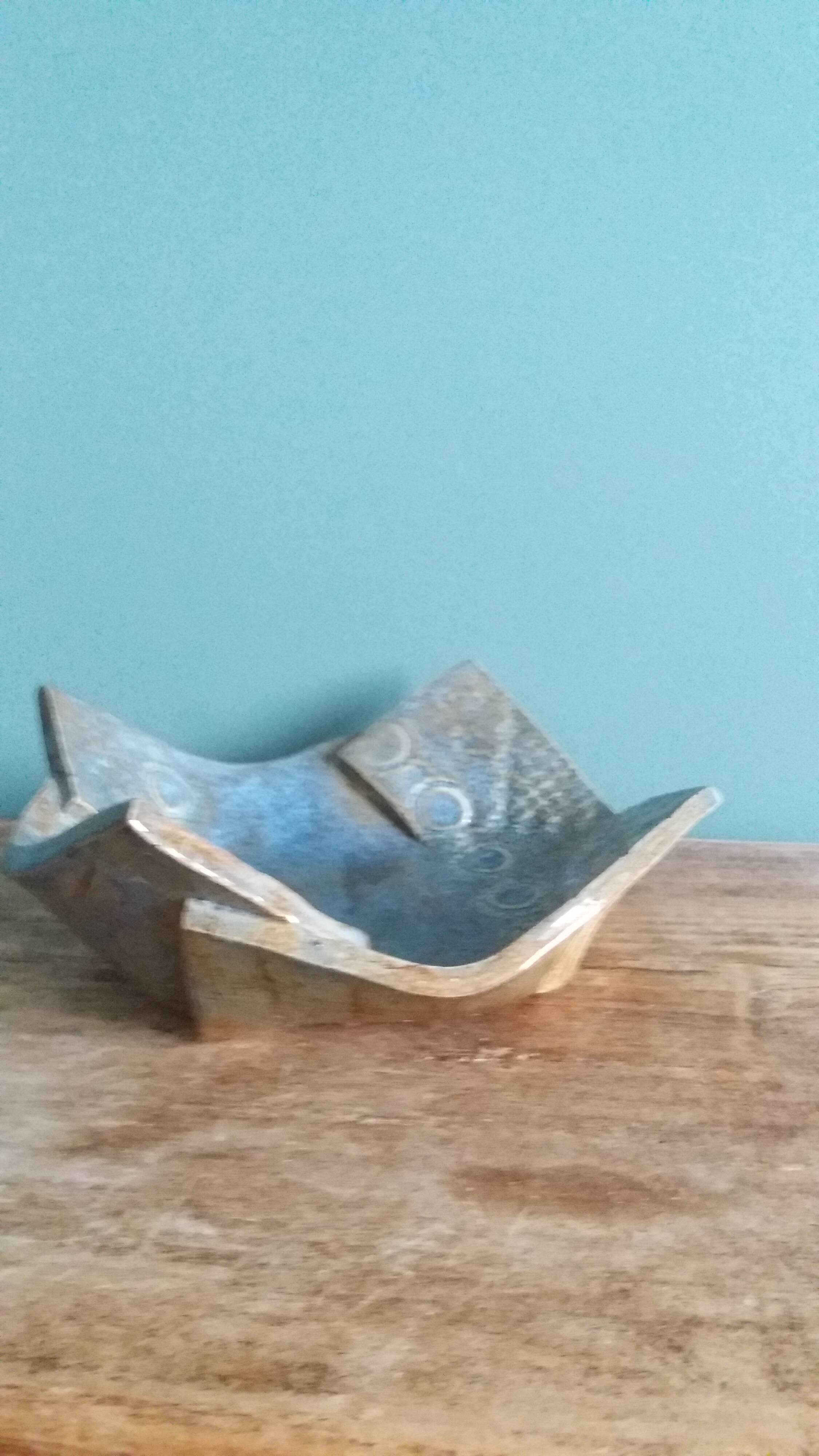 AP ceramic trinket tray with lace-like embroidery effect