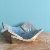 AP ceramic trinket tray with lace-like embroidery effect