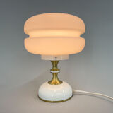 Lampe de table en laiton en verre de lait des années 1970 par Napako