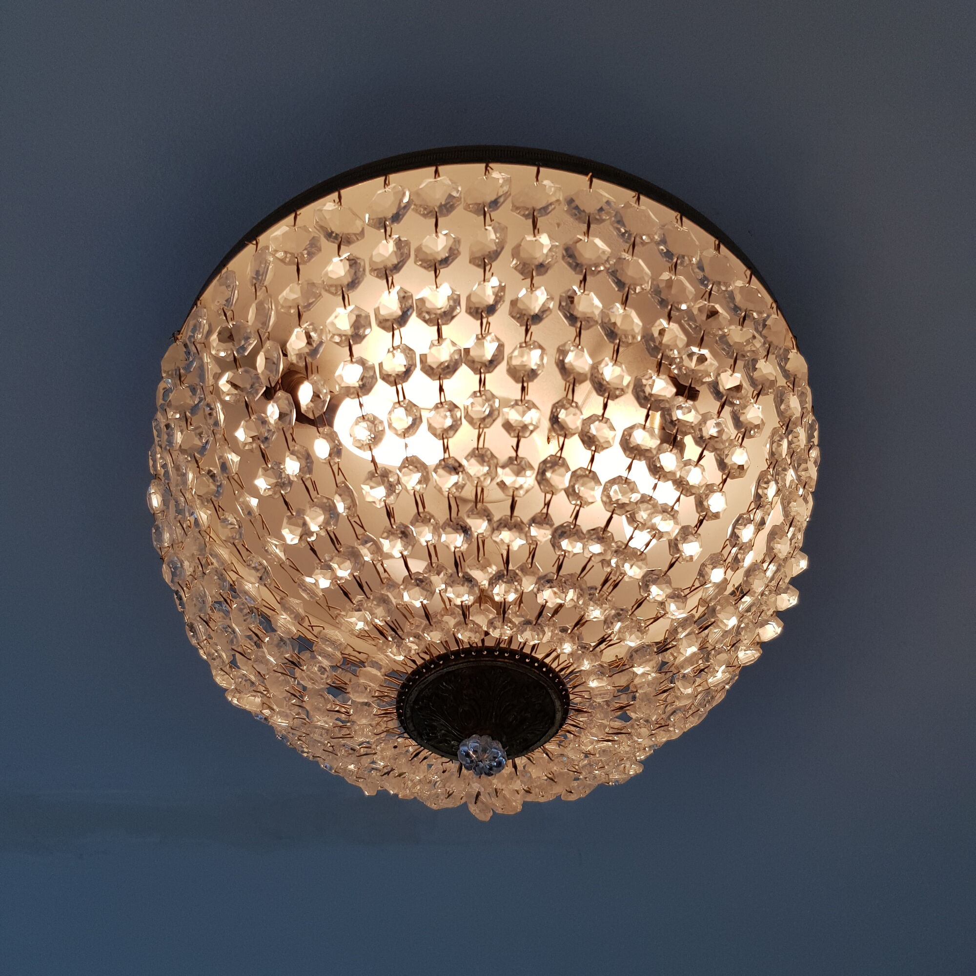 Ceiling light basket with 3 lights in gilded brass