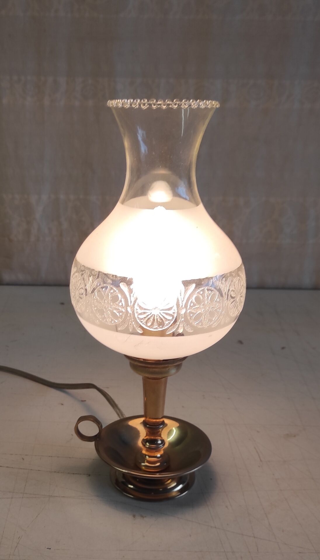 Table lamp in gilded brass and glass - mid 20th century.