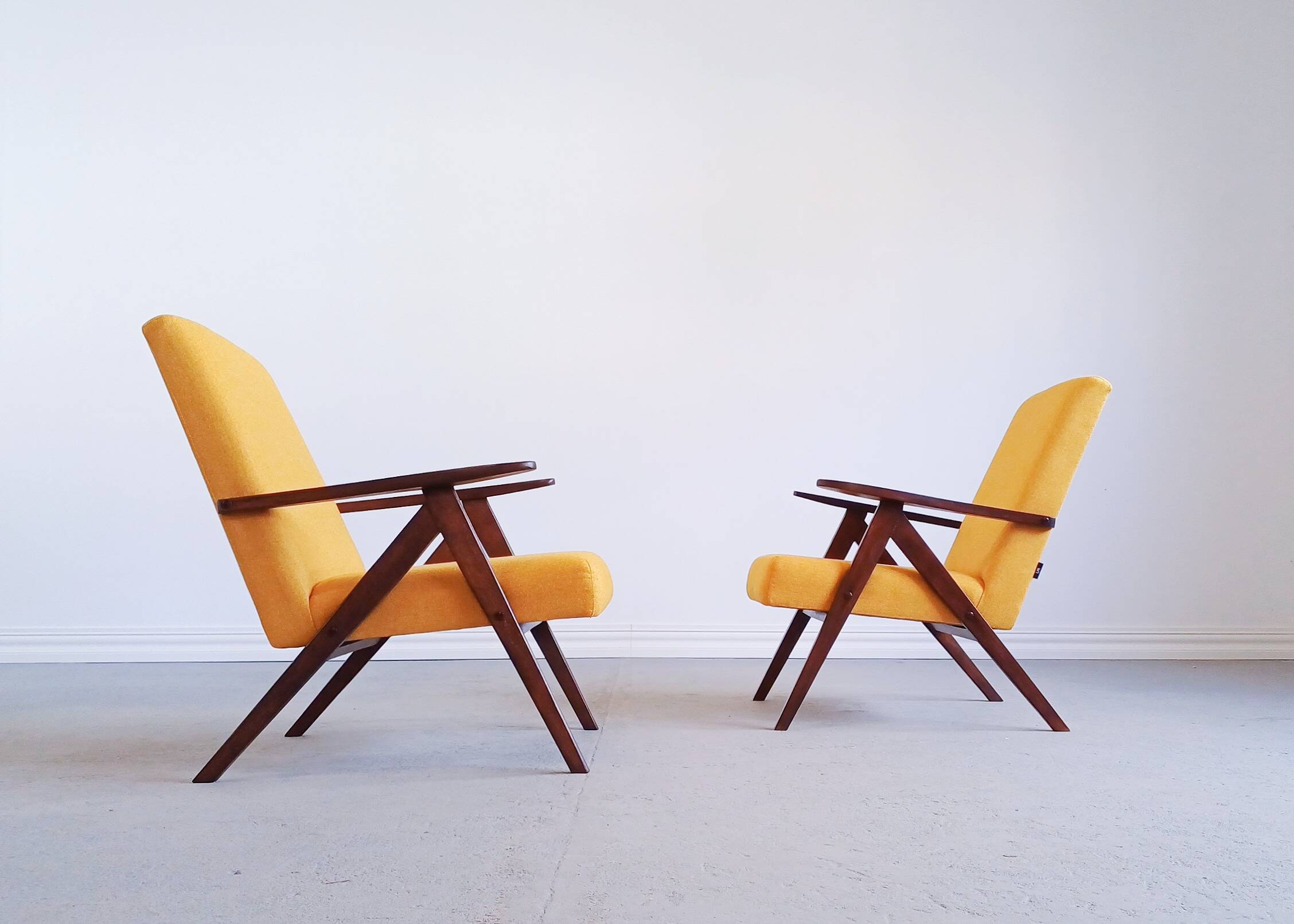 Mid Century Easy Chair Model B 310 Var in Yellow Tweed