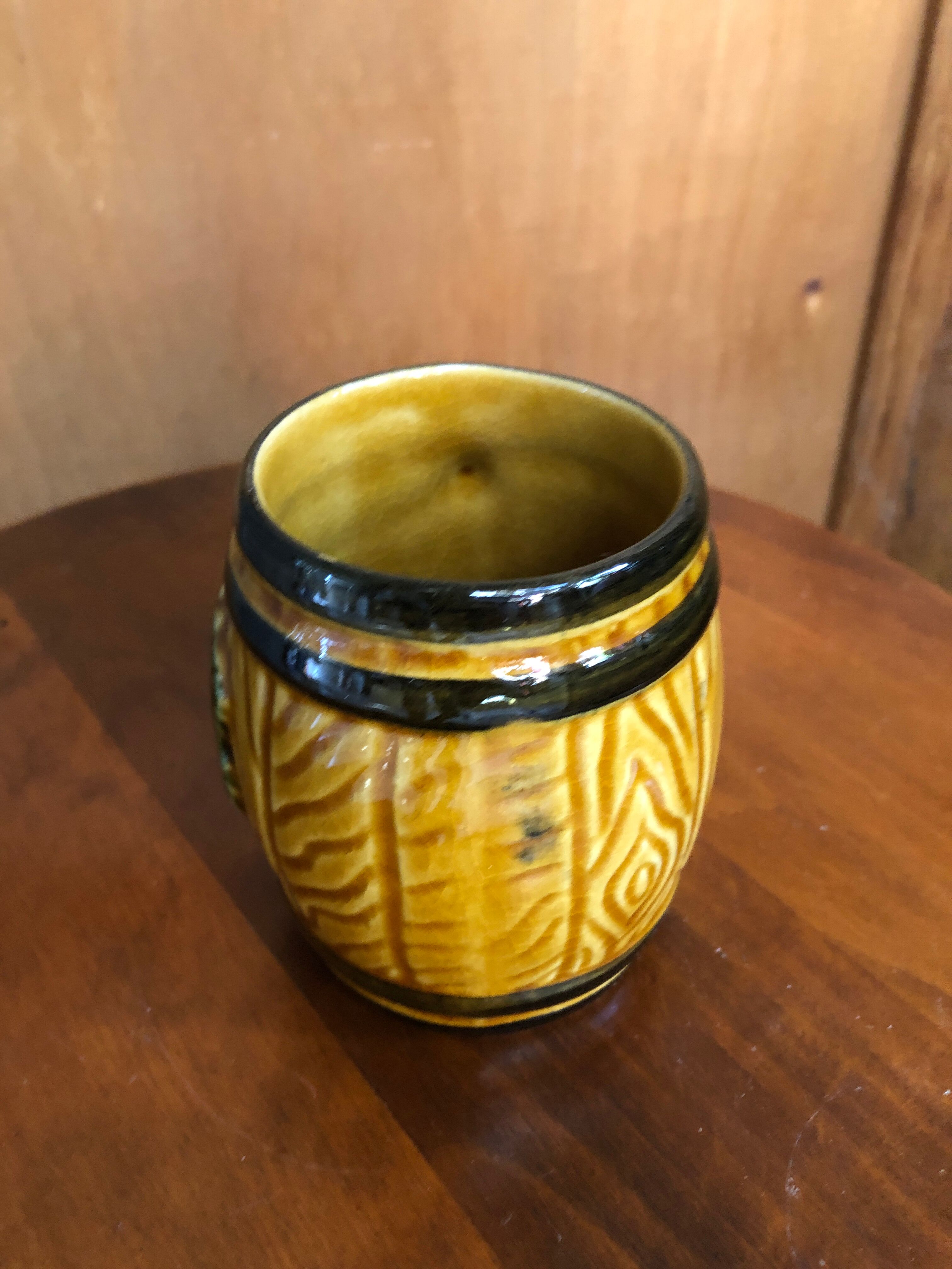 Old pitcher service & 5 ceramic mugs vintage yellow green grape vine decor