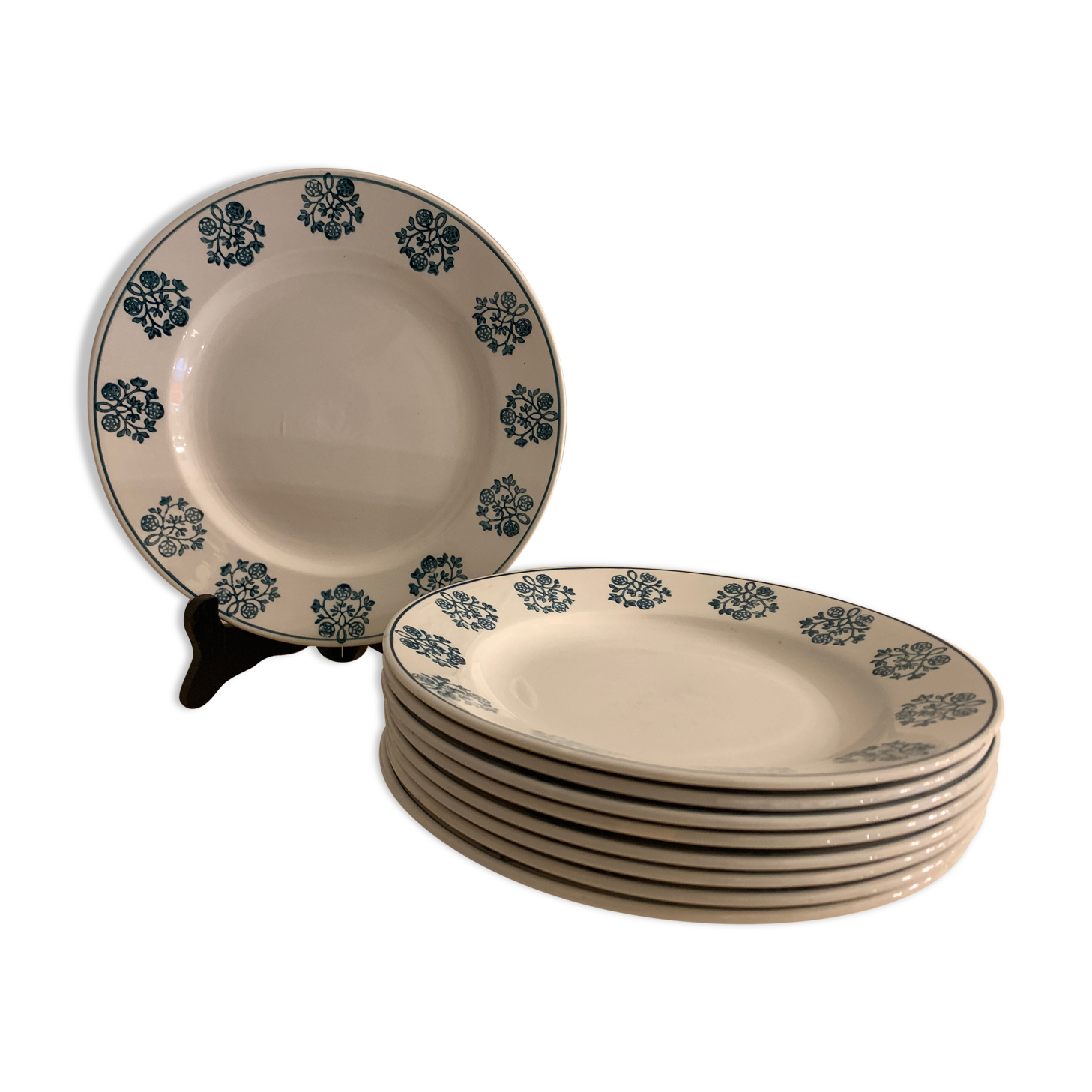 9 flat plates in old earthenware, Sarreguemines and Digoin, model René