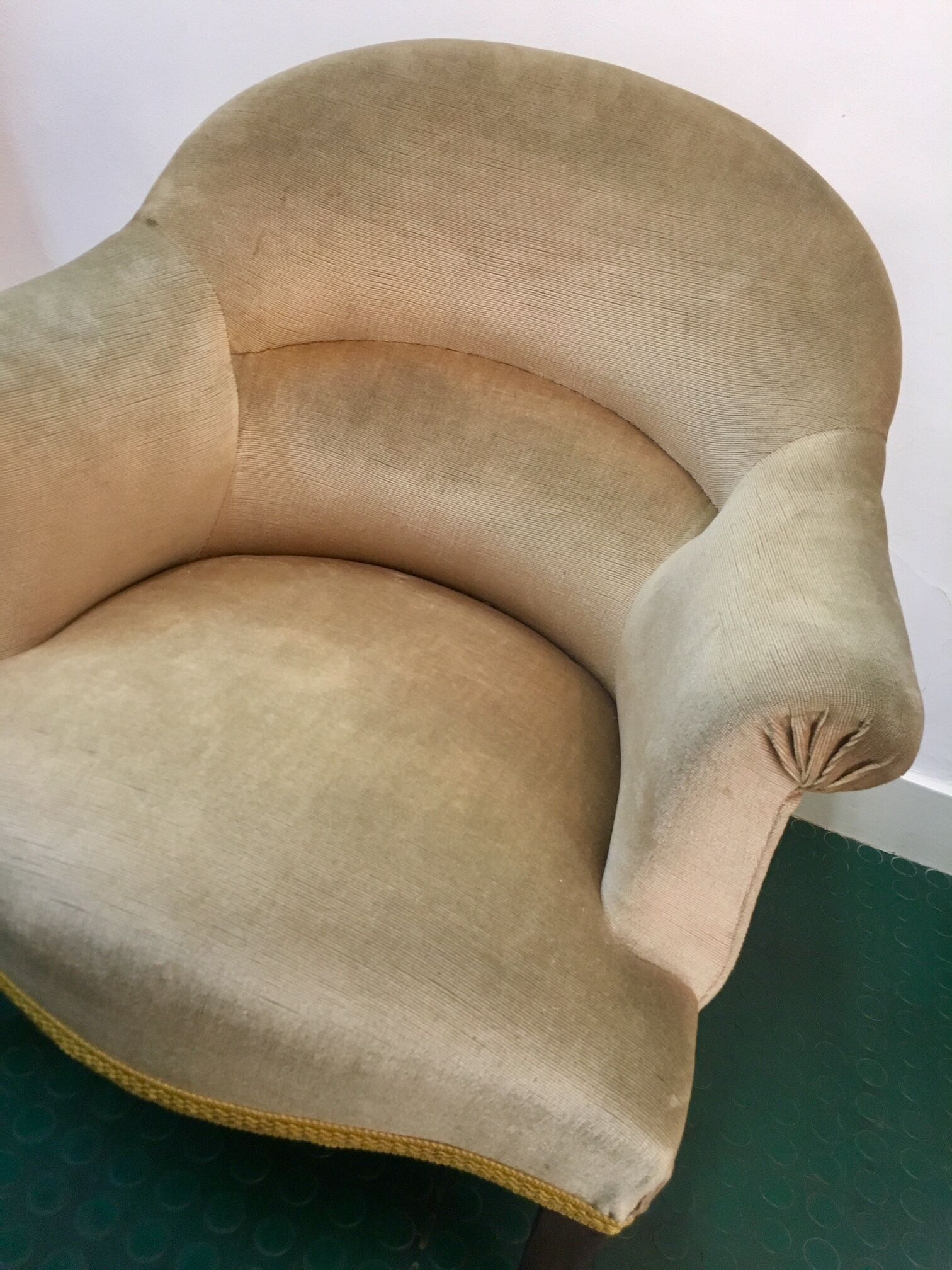 Armchair toad velvet vintage cream