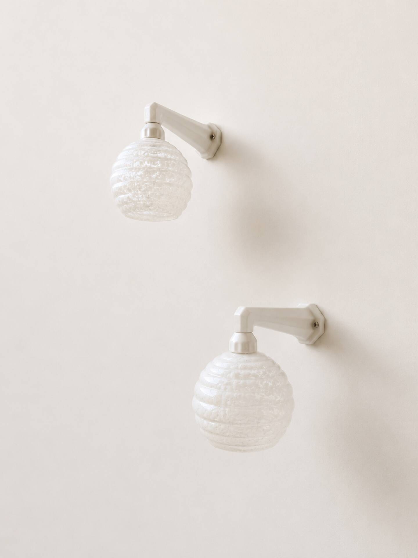 Pair of Art Deco wall lights in porcelain