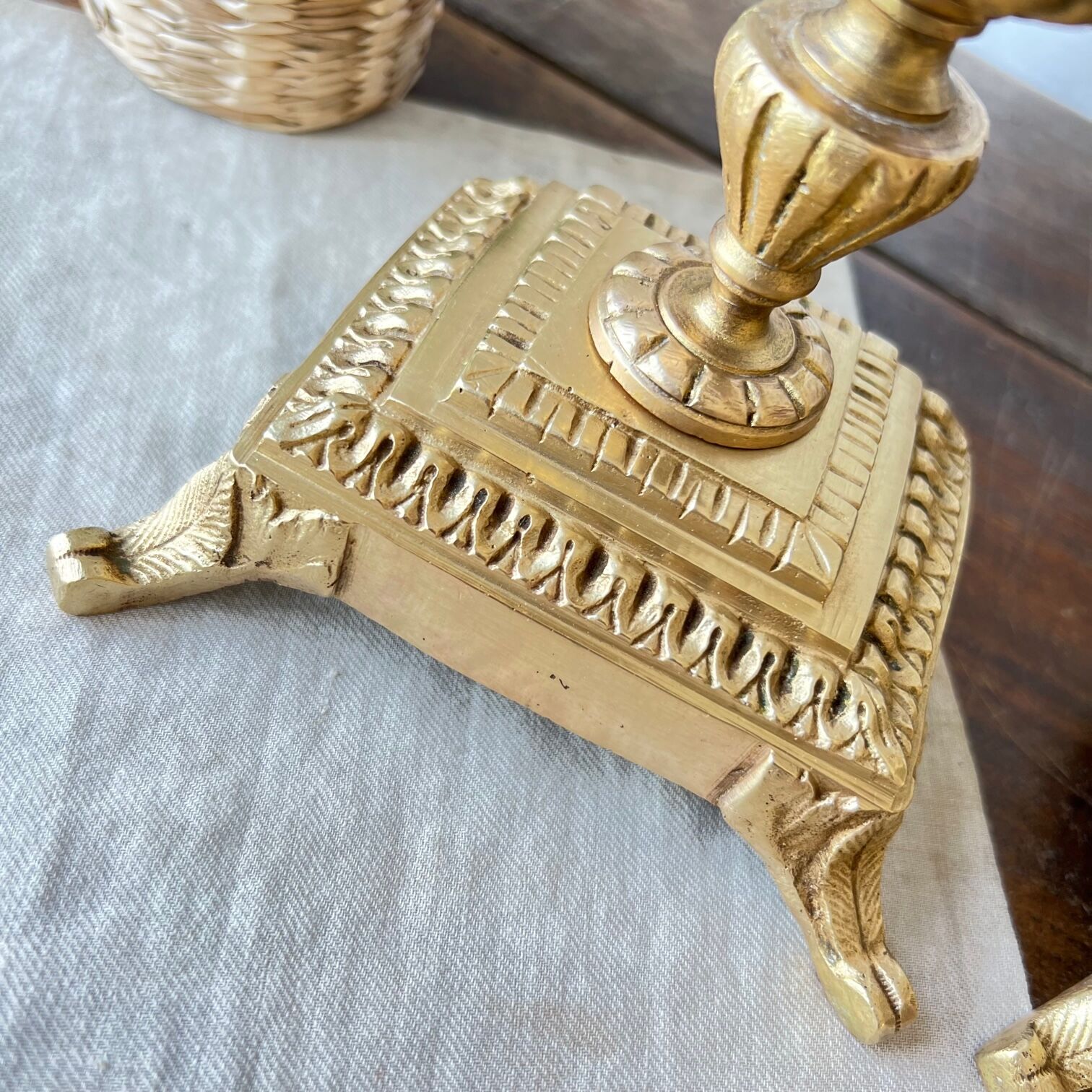 Duo de bougeoirs anciens en bronze