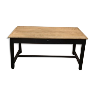 Farm table