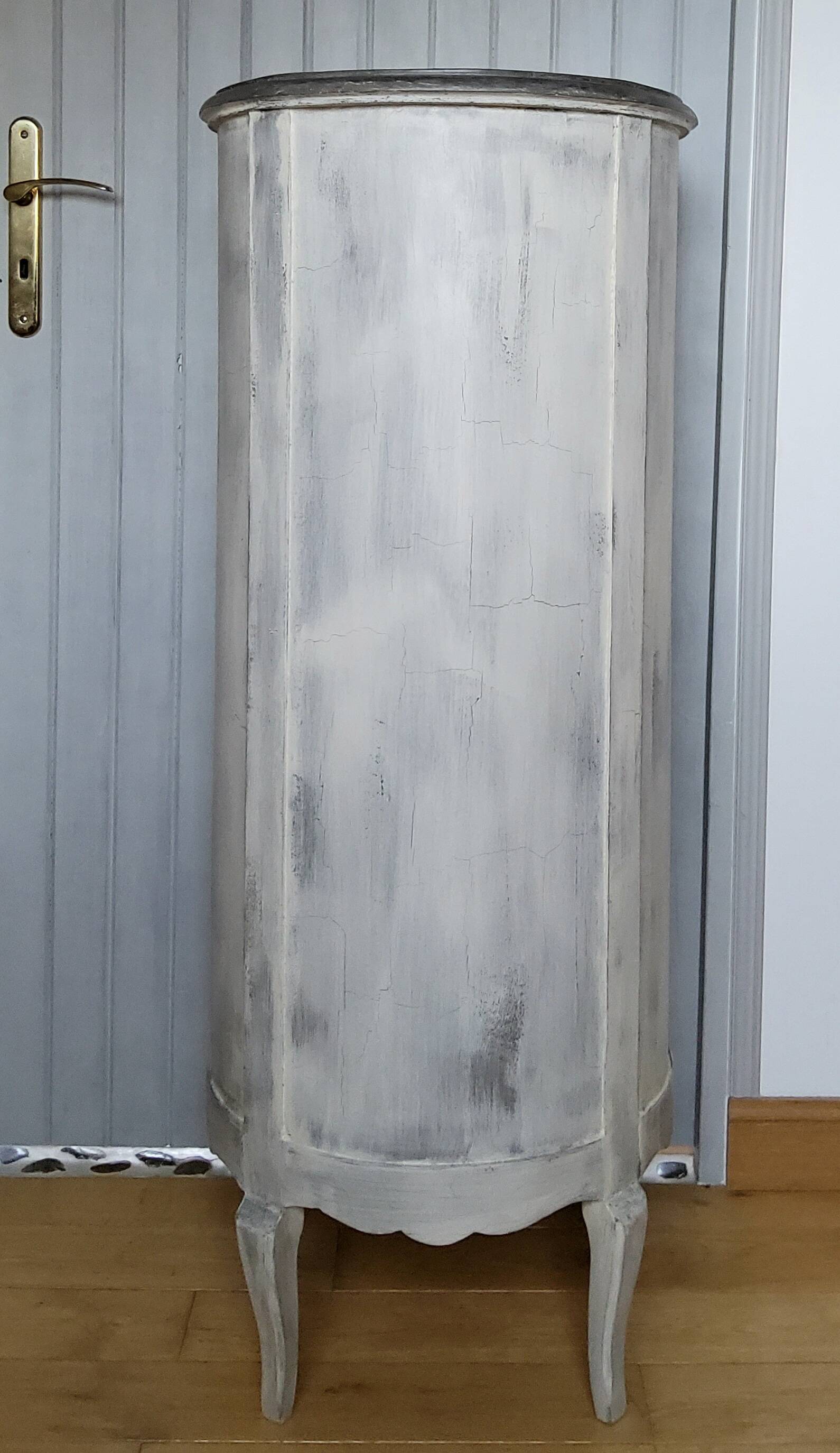 Weekly planner, cylindrical chest of drawers