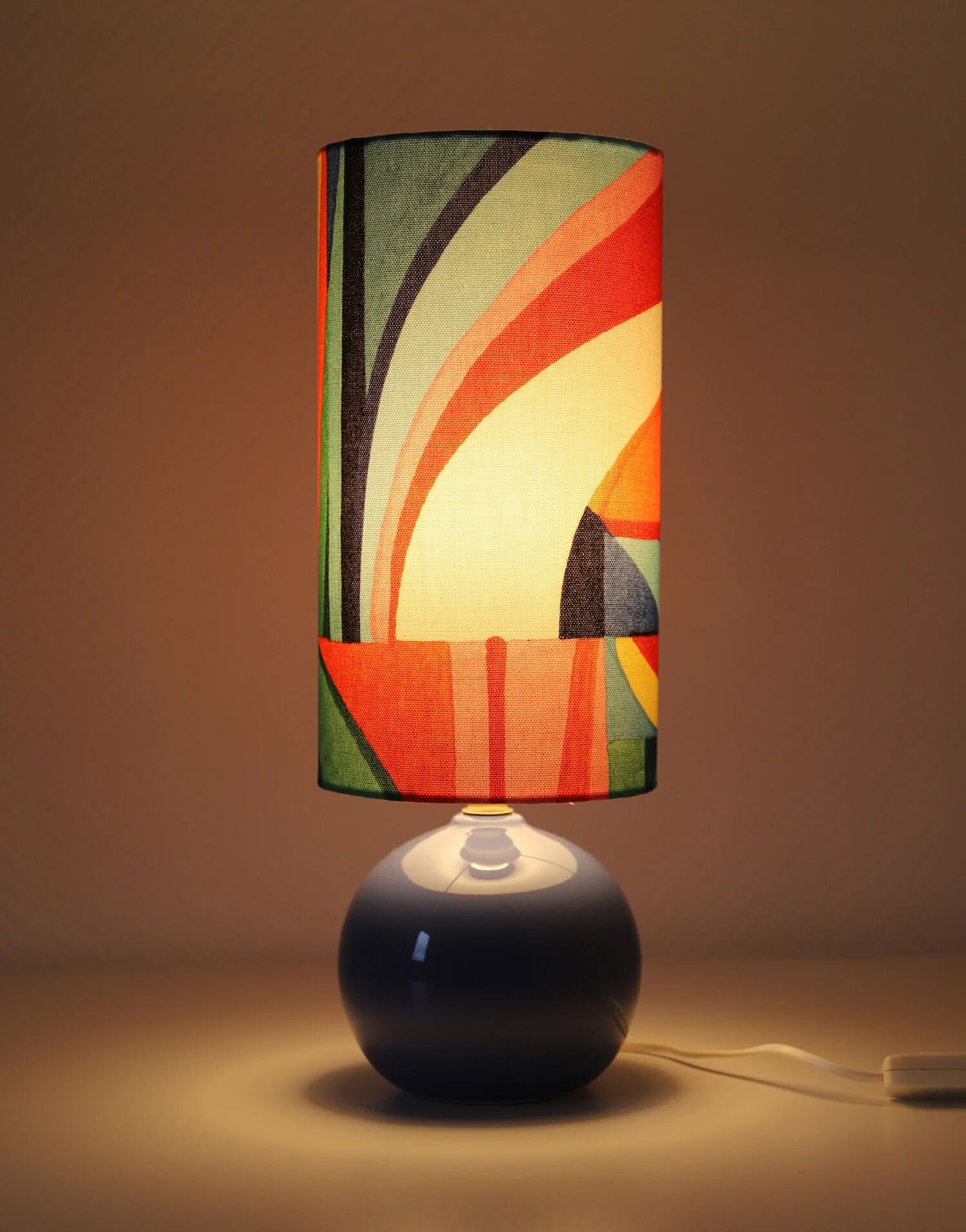 Handcrafted table lamp – Vintage ceramic and graphic design