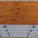 Grande Commode dessus bois 4  tiroirs cérusés blanc gris avec boutons métal