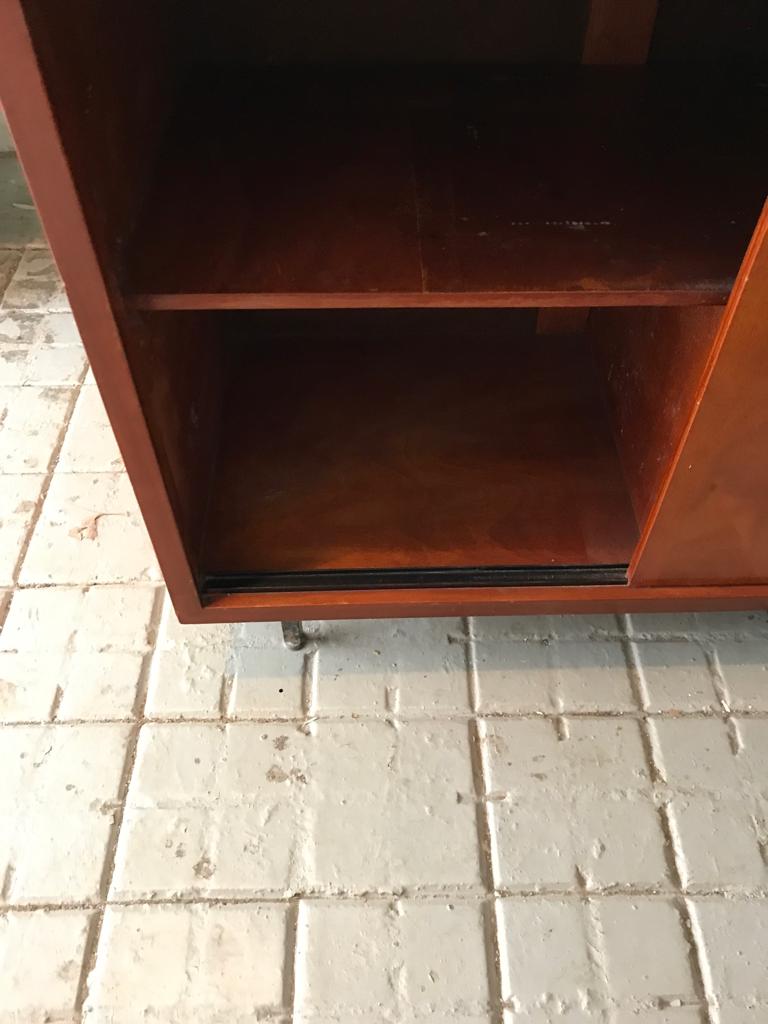 Sliding-door sideboard