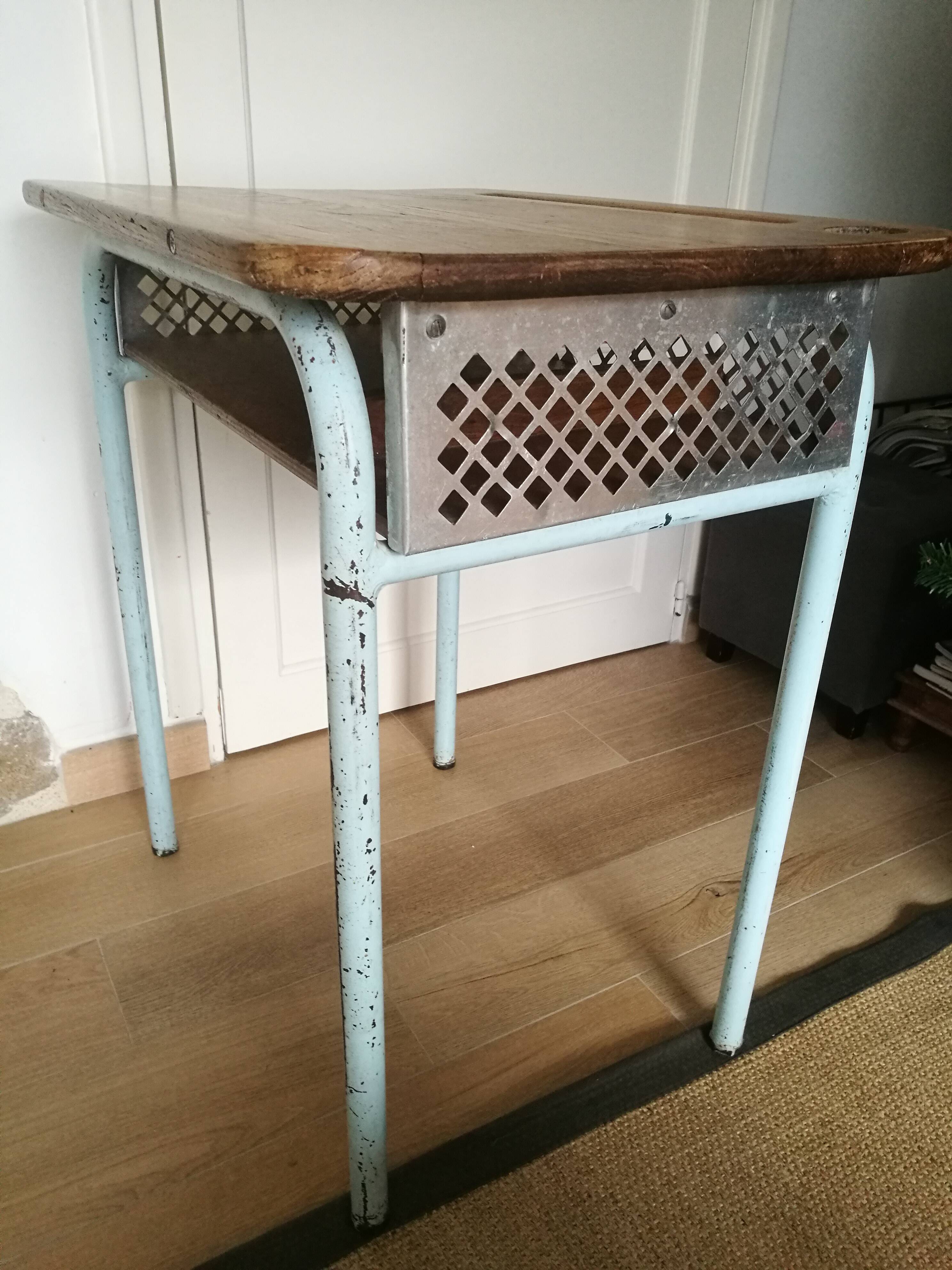 School writing desk