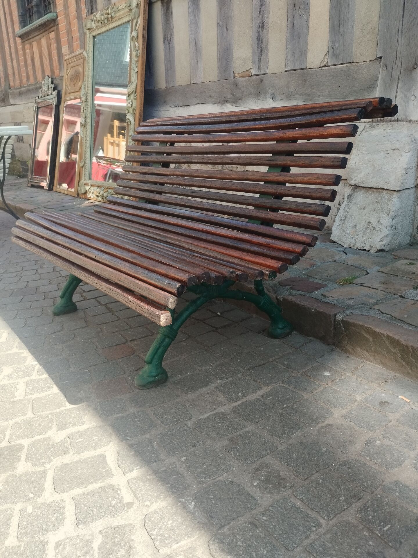 Banc de jardin ancien avec pieds en fonte
