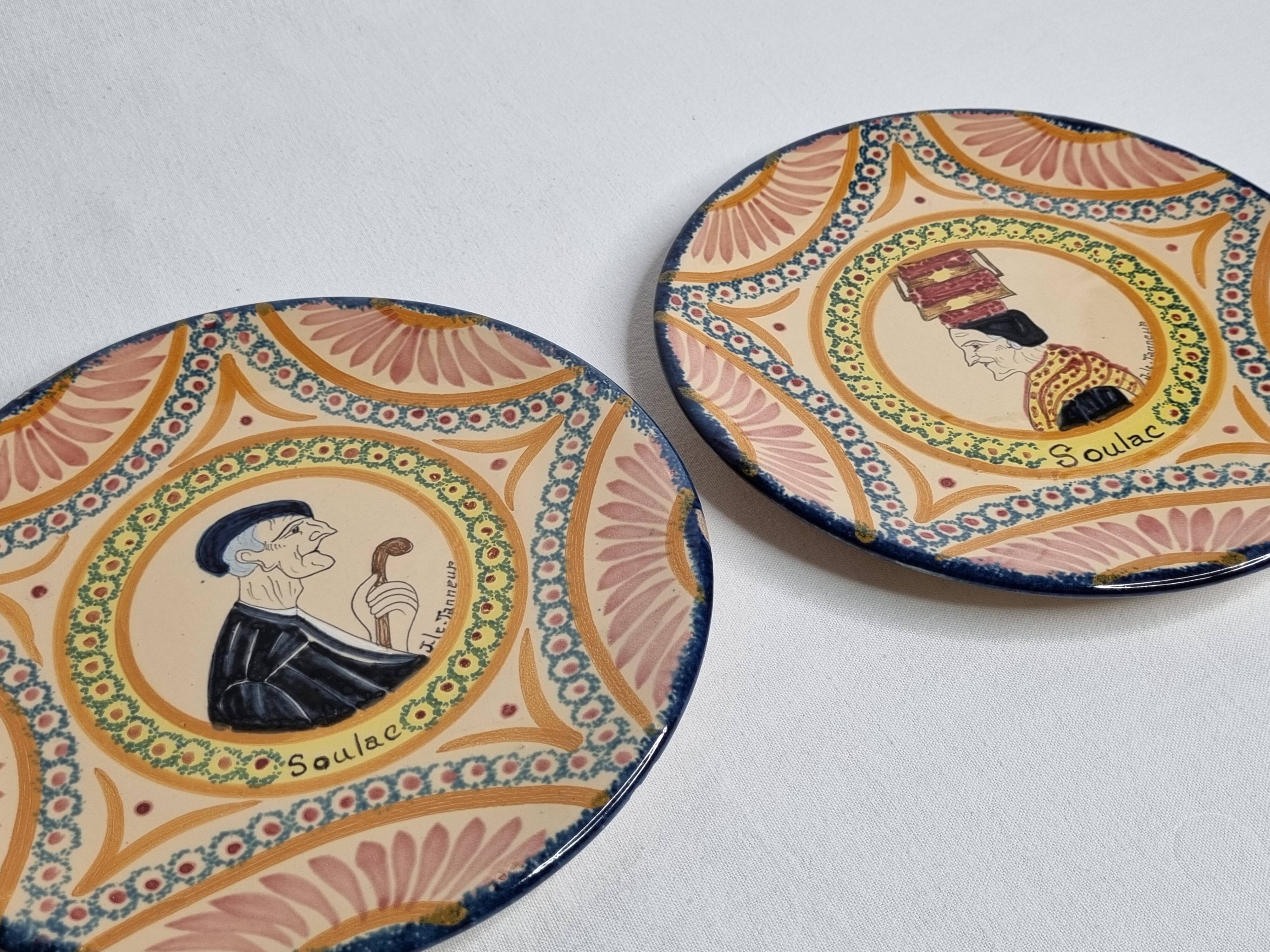 Pair of decorative plates Henriot Quimper, Soulac design, 1973, 18 cm