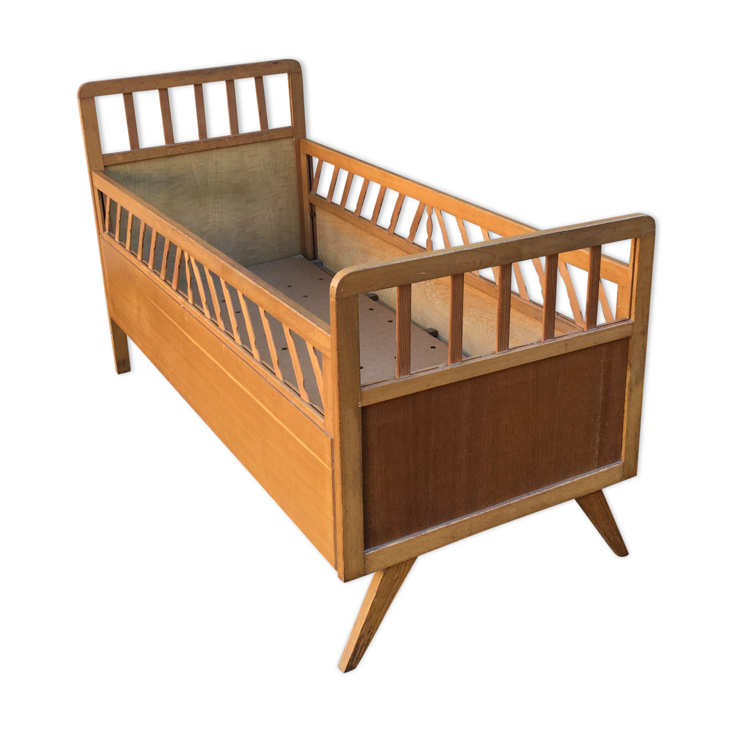 Child bed in wooden foot compass