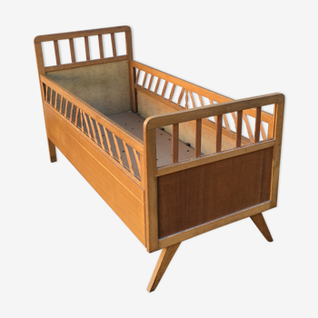 Child bed in wooden foot compass