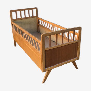 Lit enfant en bois pied compas