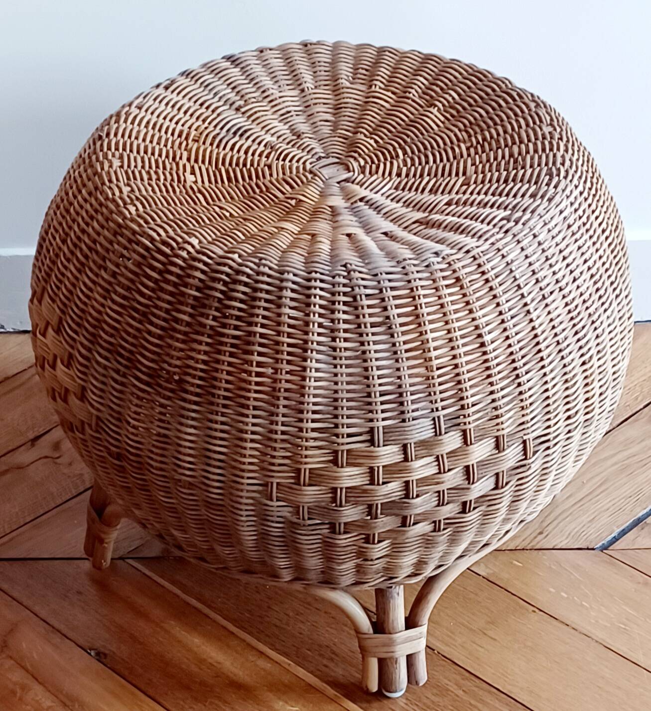 Wicker and rattan ball pouf. 70s/80s