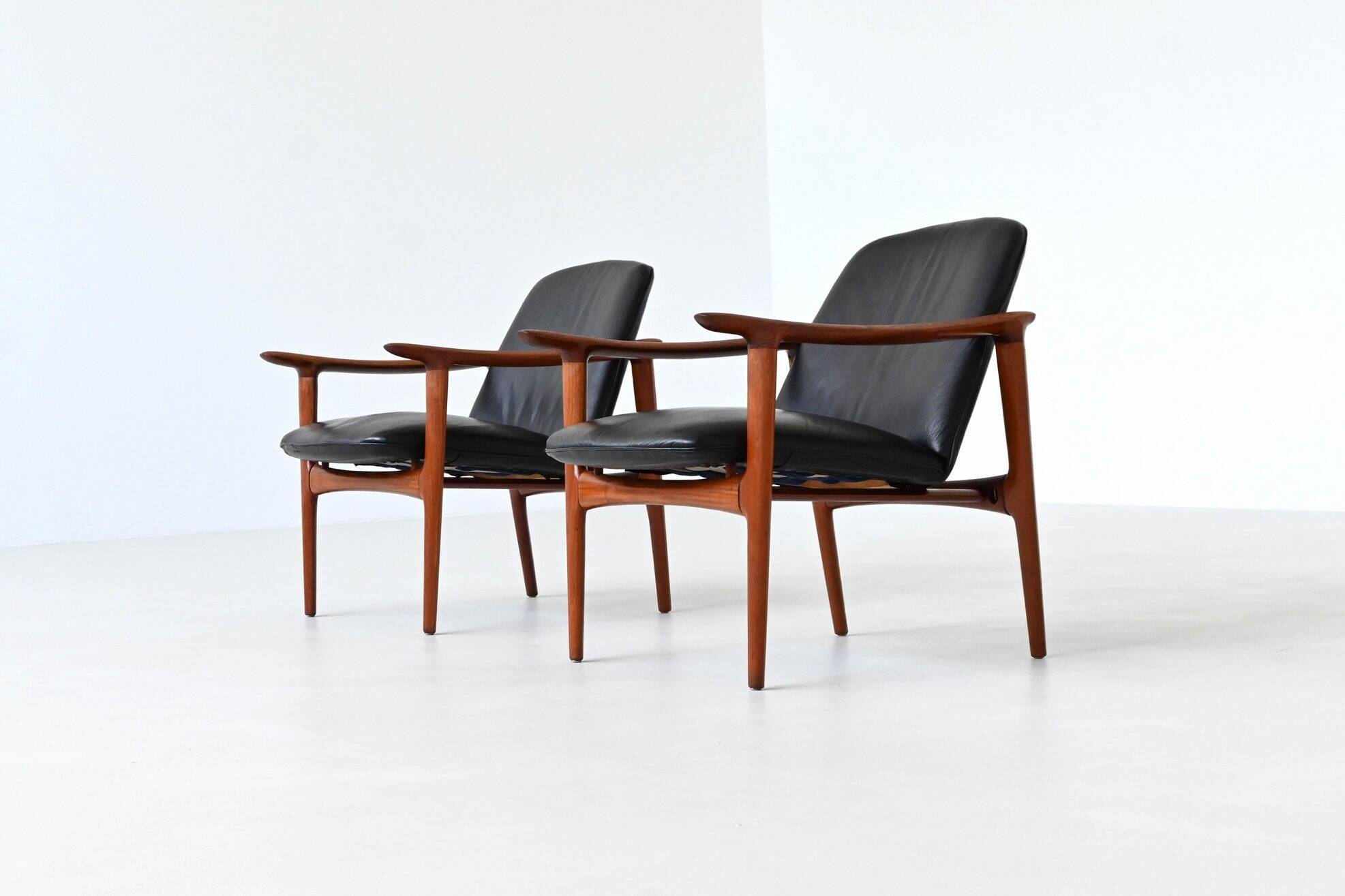 Paire de fauteuils scandinaves en teck et cuir Westnofa Norvège 1960