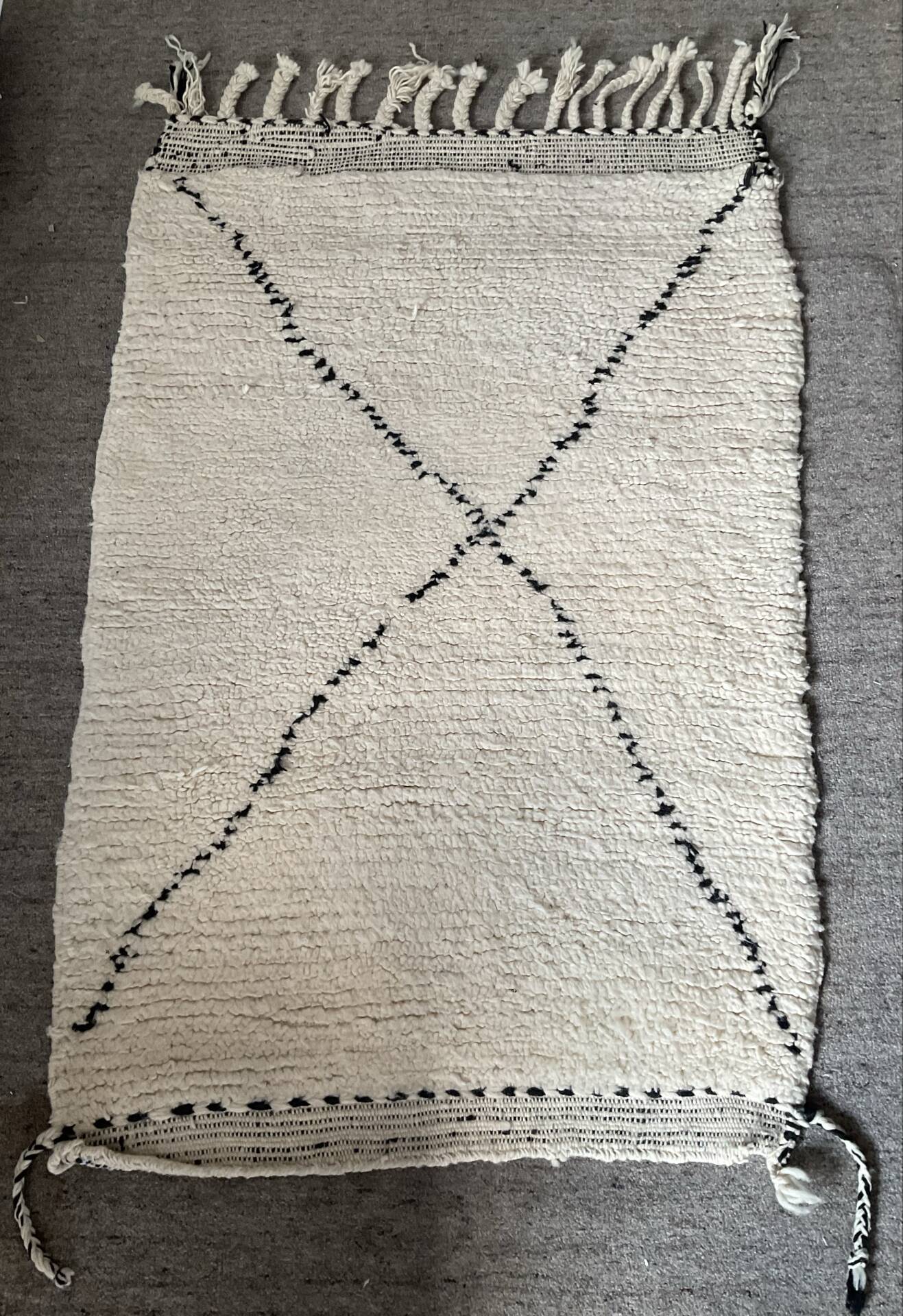 Old Berber wool rug 125x75cm